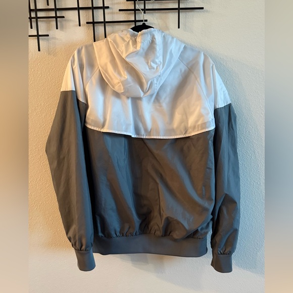 Nike Men’s Large White Gray Hooded Windbreaker Full Zip Jacket - Picture 3 of 3